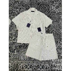 Louis                   Vuitton Set LVY0831