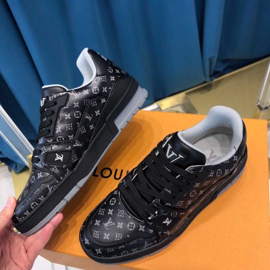 LV sneakers LU0137