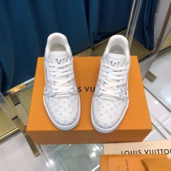 LV sneakers LU0138