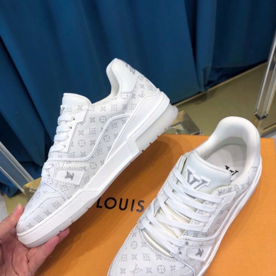 LV sneakers LU0138