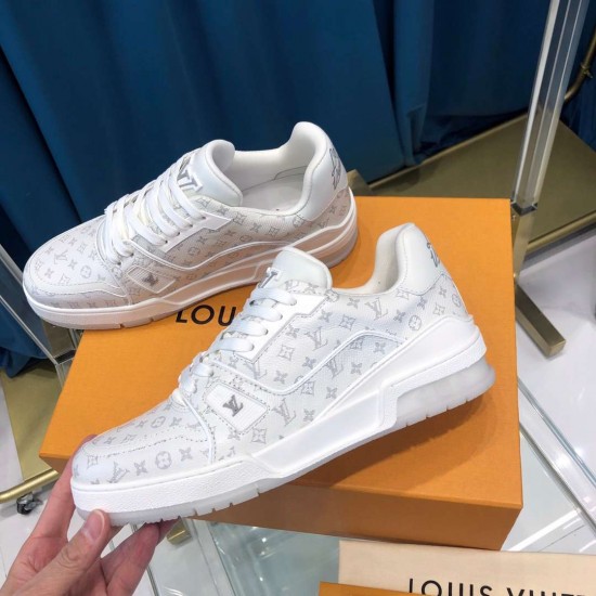 LV sneakers LU0138