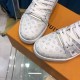 LV sneakers LU0138