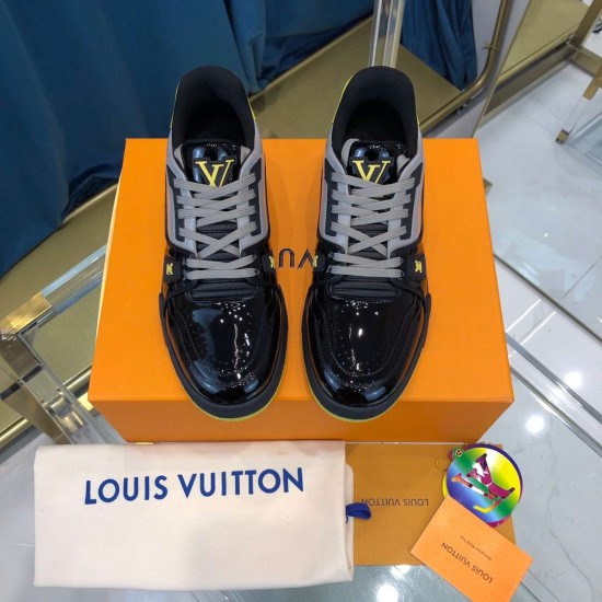 LV sneakers LU0141