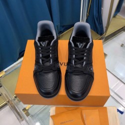 LV sneakers LU0150