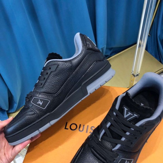 LV sneakers LU0150