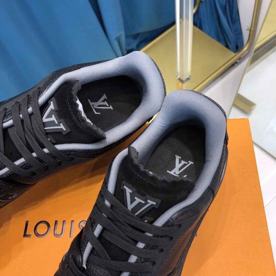 LV sneakers LU0150