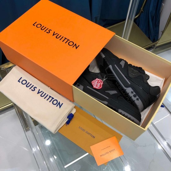 LV sneakers LU0153