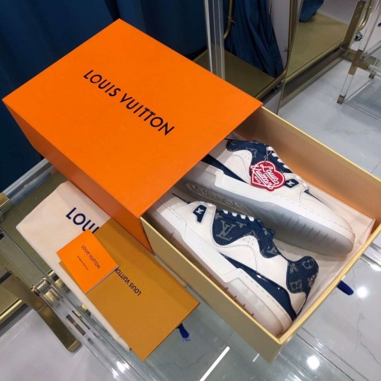 LV sneakers LU0159