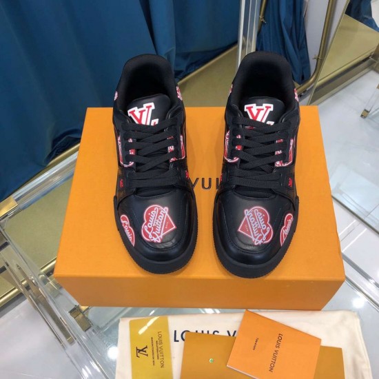 LV sneakers LU0162