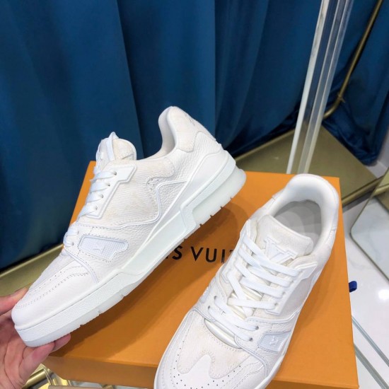 LV sneakers LU0170