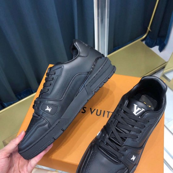 LV sneakers LU0172