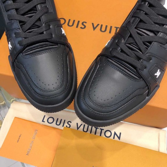 LV sneakers LU0172