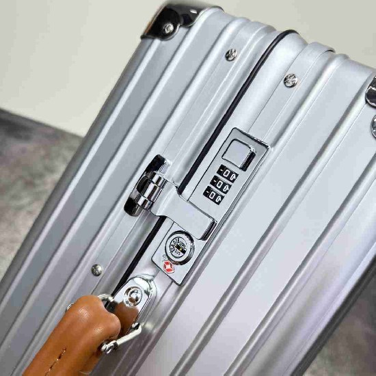 Rimowa Suitcase LXX0051 Rimowa Suitcase LXX0051