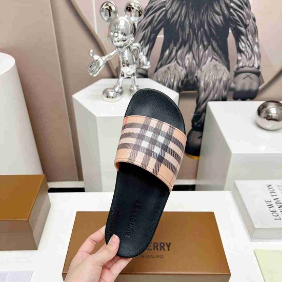 BURBERRY Slipper