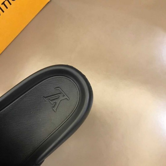 Louis Vuitton Slipper