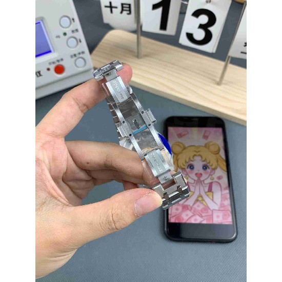 AUDEMARS     PIGUET Royal Oak 41mm AU0563 AUDEMARS     PIGUET Royal Oak 41mm AU0563