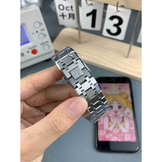 AUDEMARS     PIGUET Royal Oak 41mm AU0563 AUDEMARS     PIGUET Royal Oak 41mm AU0563