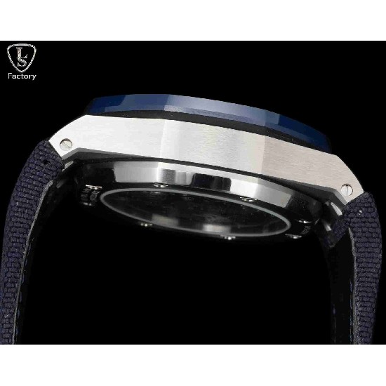 AUDEMARS     PIGUET Royal Oak Offshore AU0570 AUDEMARS     PIGUET Royal Oak Offshore AU0570