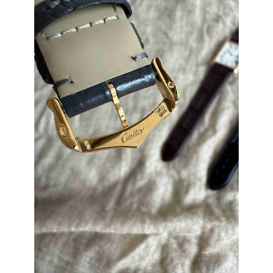 CARTIER     Tank(2025)  CA0575