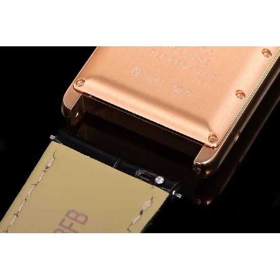 CARTIER     Tank(2025)  CA0577