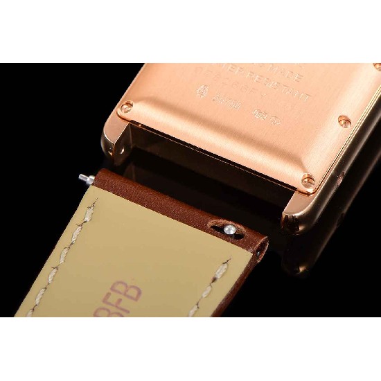 CARTIER     Tank(2025)  CA0580