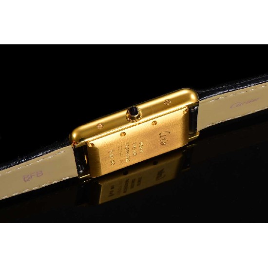 CARTIER     Tank(2025)  CA0582