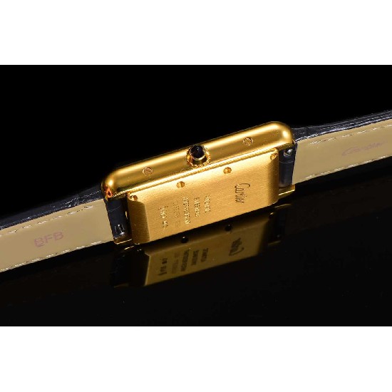 CARTIER     Tank(2025)  CA0582