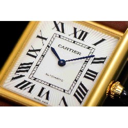 CARTIER     Tank(2025)  CA0584