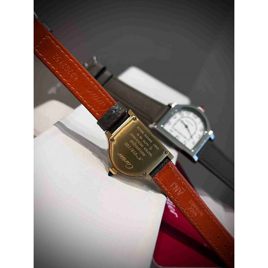 CARTIER      A Cloche CA0702