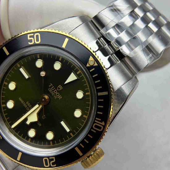 TUDOR  41mm DT0046