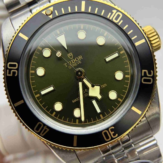 TUDOR  41mm DT0046