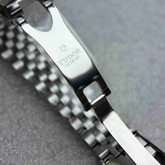 TUDOR  41mm DT0046