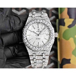 AUDEMARS PIGUET Royal-Oak (Moissanite)