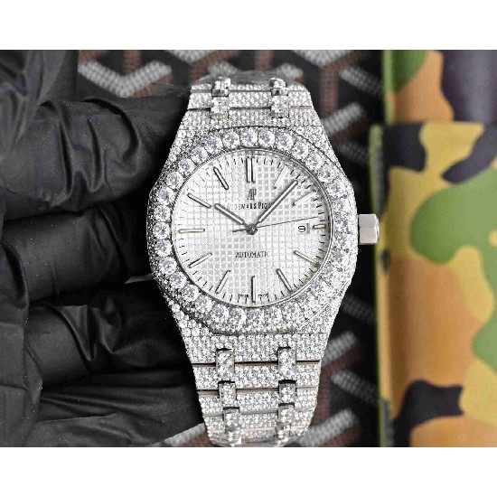 AUDEMARS PIGUET Royal-Oak (Moissanite)