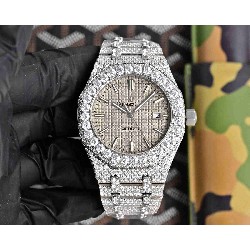 AUDEMARS PIGUET Royal-Oak (Moissanite)