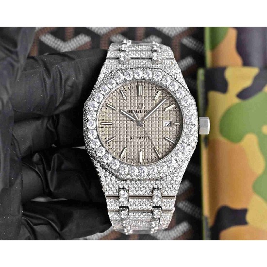 AUDEMARS PIGUET Royal-Oak (Moissanite)