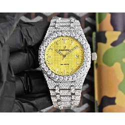 AUDEMARS PIGUET Royal-Oak (Moissanite)