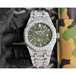 AUDEMARS PIGUET Royal-Oak (Moissanite)