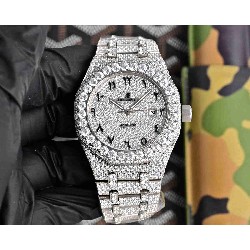 AUDEMARS PIGUET Royal-Oak (Moissanite)
