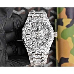 AUDEMARS PIGUET Royal-Oak (Moissanite)
