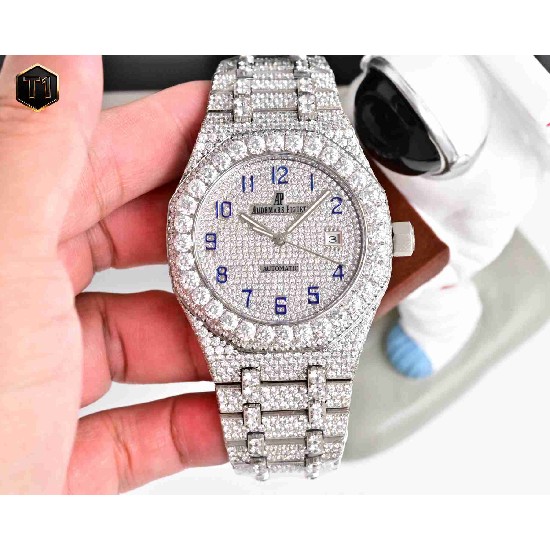 AUDEMARS PIGUET Royal-Oak (Moissanite)
