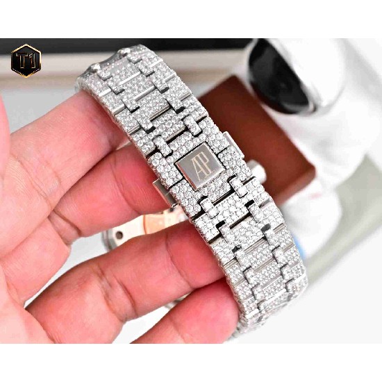 AUDEMARS PIGUET Royal-Oak (Moissanite)