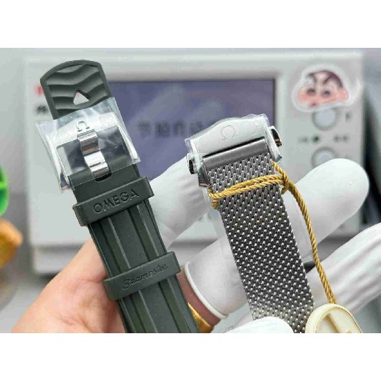 OMEGA    SEAMASTER 007 OM0383