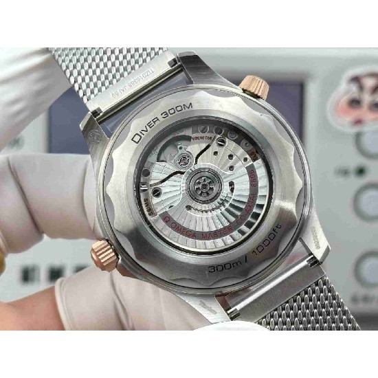 OMEGA    SEAMASTER 007 OM0383