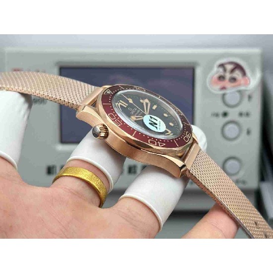 OMEGA    SEAMASTER 007 OM0384