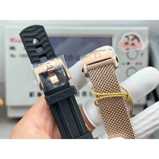 OMEGA    SEAMASTER 007 OM0384