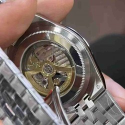 ROLEX       Land-Dweller 40 RO1900