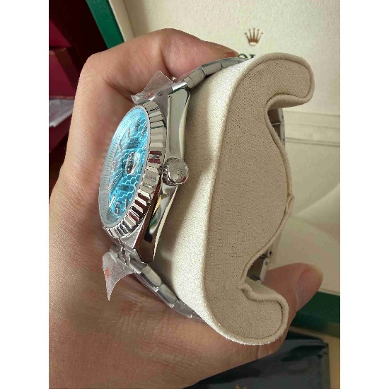 ROLEX      Land-Dweller 40 RO1901