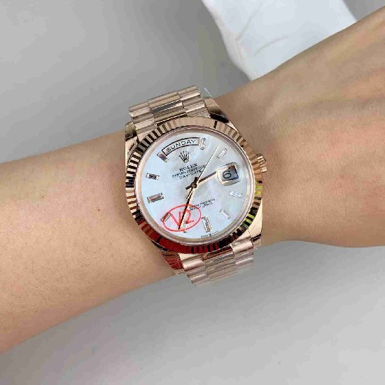 ROLEX   Day Date 40 RO2004