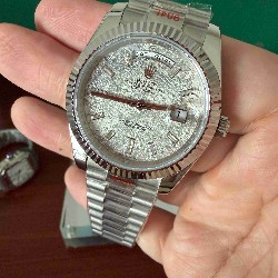 ROLEX      Day Date 40 RO2060